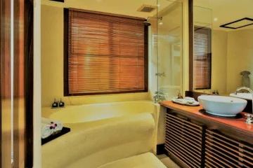 Three Bedroom Oceanfront Pool Residence
